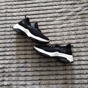 LeSheelah Street Sneaker